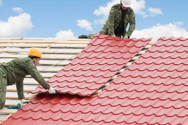 驚愕の修繕費を回避!熱波・静寂・雨が引き起こす屋根ダメージへの賢い対処法