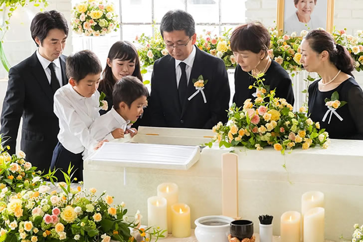 家族葬の費用と葬儀社選びのポイント